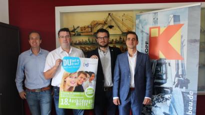 Bild: mri
Die vier Organisatoren Patrick Schraml, Messeleiter Horst Fröber, Christopher Kropf und Bernd Neupert (von links) rechnen am 28. September mit 2500 bis 3000 Messebesuchern im Otto-Hahn-Gymnasium Marktredwitz.