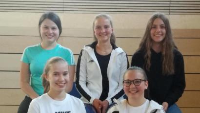 Bild: exb
Helena Reisinger und Nadine Wieder (vorne, von links) sind Jugendleiterinnen der DJK, Isabel Wallner, Katharina Baierl sowie Johanna Sperber (hinten, von links) sind Jugendsprecherinnen.