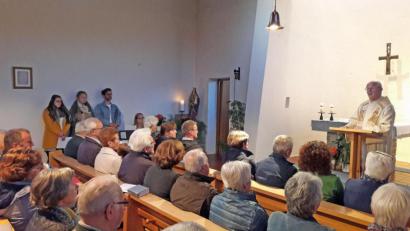 Bild: fvo
Das Landvolk im Landkreis Neustadt/WN feiert mit Pfarrer Franz Winklmann den Bruder-Klaus-Tag.
