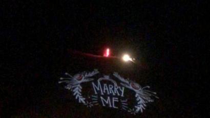 Bild: privat
Der Heiratsantrag "Marry Me" (Heirate mich) auf dem Monte Kaolino. Und oben geht das Feuerwerk los.
