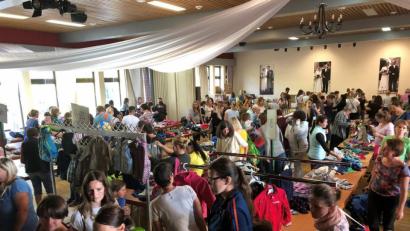 Bild: ksi
Volles Haus: Der Basar der Frauen-Union Schwarzenfeld war wieder bestens besucht.