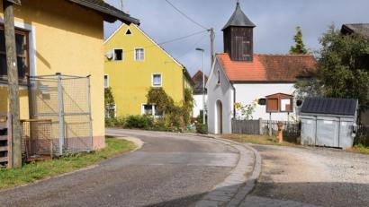 Bild: bö
Die Dorfstraße in Malsbach soll ausgebaut werden - doch die Ausschreibung ergibt eine deutliche Kostensteigerung gegenüber ersten Schätzungen.