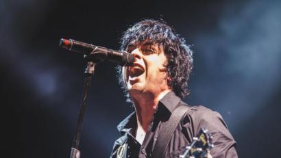 Bild: Myles Wright/ZUMA Wire/dpa
Wenn Billie Joe Armstrong von der Band "Green Day" im Autoradio ertönt, steigt die Wahrscheinlichkeit für zu schnelles Fahren, sagen chinesische Wissenschaftler.