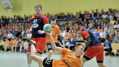 Bild: Hubert Ziegler
Paul Rössle von der HG Amberg im Anflug auf das gegnerische Tor. Nach zwei Spielzeiten in der Bezirksliga gibt es in der GMG-Dreifachhalle wieder Bezirksoberliga-Handball zu sehen.