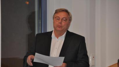 Bild: ak
Diplomingenieur Stefan Wolf aus Kemnath legte die Gründe für die Kostensteigerung beim Umbau und der Erweiterung der Kläranlage dar.