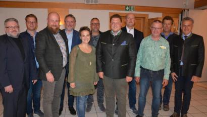 Bild: jr
Neuwahlen gab es beim Gewerbeförderverein Mitterteich. Im Bild (von links) Alan Ribica, Andreas Grillmeier, Holger Paschedag, Franz Zeitler, Angelika Kempf, Mario Weiß, Vorsitzender Stefan Grillmeier, Dieter Ernstberger, Gerhard Lang, Peter Jacobey und Bürgermeister Roland Grillmeier.