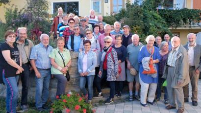 Bild: mab
Zusammen mit ihren Begleiterinnen verbringen ehemalige Revierförster ein Wochenende in der Oberpfalz. Dazu gehört auch ein Besuch und Rundgang auf dem Erlebnisbauernhof Brunner in Richt.