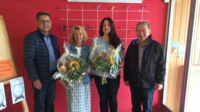 Bild: gis
Silvia Glaser (Zweite von links) und Monika Lichtenauer (Zweite von rechts) sind die neuen Lehrerinnen an der Grundschule Fichtelberg/Mehlmeisel. Bürgermeister Franz Tauber (links) und Verwaltungsleiter Lothar Huber (rechts) hießen sie willkommen.