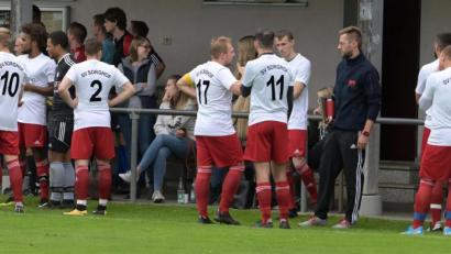 Bild: ref
Etwas ratlos und zu wenig Spieler: Der SV Sorghof muss die Partie gegen den 1. FC Neukirchen absagen.