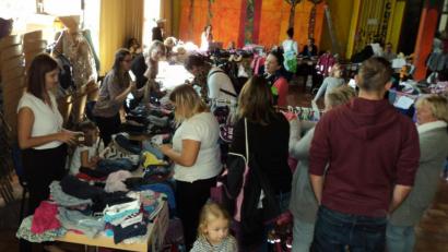 Bild: ksi
Was wird es für Kleine Tochter wohl geben? Das Angebot des Basars konnte sich sehen lassen.