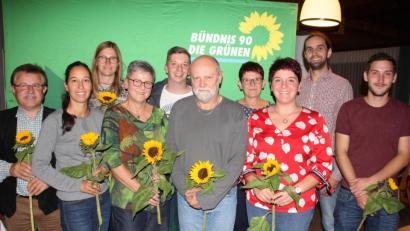 Bild: kro
Die Grünen haben allen Grund zur Freude. Unser Bild zeigt die Neugewählten, von links Konrad Schedl, Katharina Hage, Ute Döhler, Heidrun Schelzke-Deubzer, Fabian Neuser, Markus Möllmann, Conny Schwamberger, MdL Anna Toman, Josef Schmidt und Gabriel Scherm.