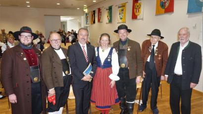 Bild: fppp
Ein umfangreiches Programm begleitete den Egerlandtag. Im Bild von links Alexander Stegmaier, Günther Wohlrab, Bernd Fabritius, Christina Diederichs, Volker Jobst, Monsignore Karl Wuchterl und Albrecht Schläger.