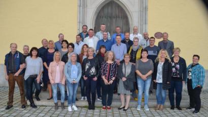 Bild: fz
33 Schülerinnen und Schüler sowie drei Lehrkräfte treffen sich nach 16 Jahren wieder.