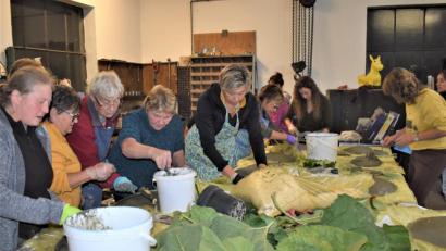 Bild: rgr
Auch Frauen können Sachen aus Beton herstellen.