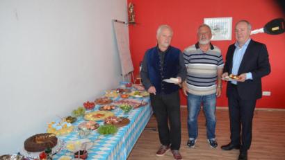 Bild: fz
Karl-Heinz Buchberger, Wolfgang Hermann und Bürgermeister Gerhard Scharl (von links) sind die Initiatoren des Brunches.