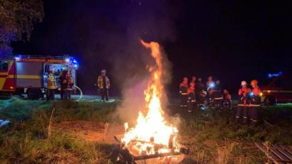 Bild: tne
Zwischen Lagerfeuerromantik und Notfall: Die Jugendlichen der Feuerwehr Ammersricht traten zu einer 24-Stunden-Übung an.