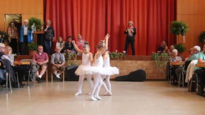 Bild: mfh
Die Kleinsten der Ballettschule Rommi Schötz tanzten sich in die Herzen der Gäste.