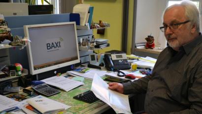 Bild: luk
Peter Zimmert hat schon einen neuen Fahrplan für die E-Baxis in Tirschenreuth und Kemnath, der ab Dezember gilt. Laut dem ÖPNV-Experten am Landratsamt müssen 2020 auch für zwei weitere Gemeinden im Landkreis welche gedruckt werden.