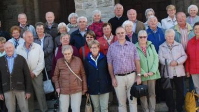 Bild: sche
An einem herrlichen Spätsommertag erhielt eine Pilgergruppe aus der Pfarrei Aschach-Raigering Einblicke in die Abtei Münsterschwarzach und besuchte den Weinort Volkach.