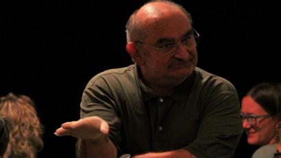 Bild: stg
Sigi Zimmerschied präsentierte sich Wochenende im Nabburger Schmidt-Haus als derjenige, der er ist: Einer der besten "echten" Kabarettisten im deutschsprachigen Raum.