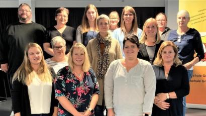 Bild: rgr
Der neue Elternbeirat der Grund- und Mittelschule wird von Vorsitzender Susanne Schnabel (unten, Zweite von rechts) angeführt.