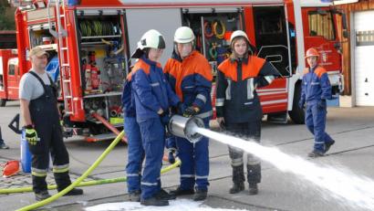 Bild: pop
Löschen mit Schaum hieß das Thema der gemeinsamen Übung der Schmidmühlener und Winbucher Feuerwehr.
