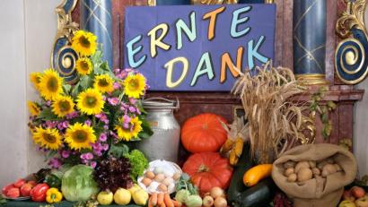 Bild: do
Kunstvoll gestaltet von Mesner Hubert Kastner, erinnert in der Kirche von Oberbibrach ein Erntedankaltar an die Geschenke der Natur.