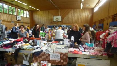 Bild: mad
Ein großes Angebot wartete auf die Besucher beim Basar der Eltern-Kind-Gruppe.