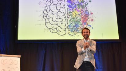 Bild: rgr
Der Mentalisten Jakob Lipp bringt das Publikum zum Staunen.