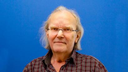 Bild: Hösamer
Heinrich Mayer, langjähriger Kollege in der Redaktion der Oberpfalz-Medien, stellt sein Buch "Der Ameisenbaum" vor.