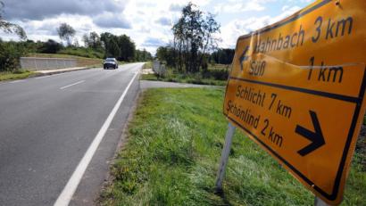 Bild: Stephan Huber
Über den Kainzbach (im Hintergrund) muss eine separate Brücke für den Radweg gebaut und auf sogenannte Mikropfähle gegründet werden.