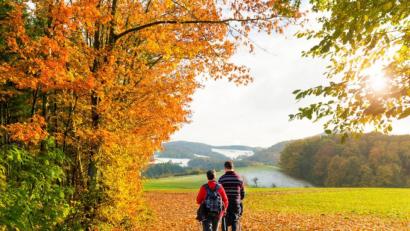 Bild:  eyetronic – stock.adobe.com
Bei einer Studie, in der insgesamt 7000 Menschen zwischen 20 und 59 Jahren in ganz Europa befragt wurden, gab über ein Drittel der Teilnehmer an, dass sie Wandern glücklich macht.