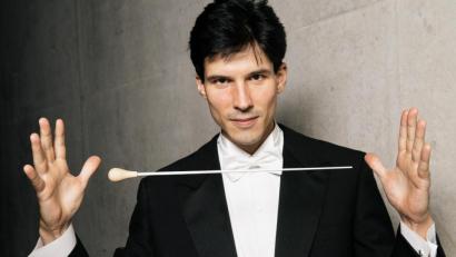 Bild: Michael Brauer
Er studierte an der Hochschule für Musik, Theater und Medien in Hannover. Seit 2014 ist er Diözesankantor für Salzburg und Tirol.