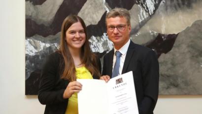 Bild: Würth, Wolfgang
Nina Häring mit Minister Bernd Sibler