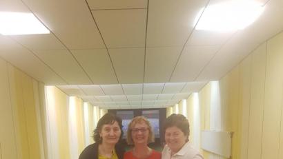 Bild: exb
Die neue „Gut Holz“-Vereinsmeisterin Patrizia Haibach (Mitte) mit Vizemeisterin Elfriede Schönberger (links) und Anni Meier.