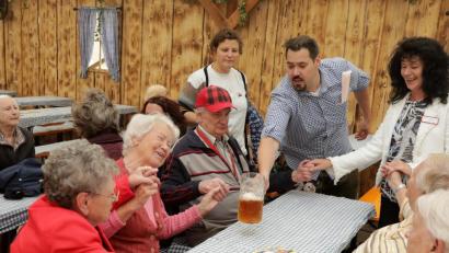 Bild: Wolfgang Steinbacher
Auch Bewohner des AWO-Seniorenzentrums Antonius in Kümmersbruck kamen am Dienstagnachmittag zum Seniorentag der Amberger Herbstdult.