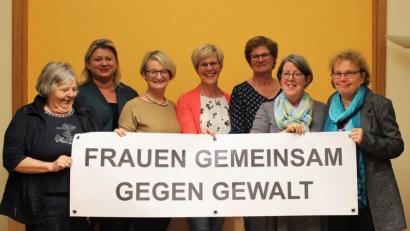 Bild: Dagmar Williamson
Ein starkes Team: (von links): Irene Zeller und Kerstin Aufschneider (beide Frauenbund), Susanne Herding (Frauen-Union Amberg), Barbara Hernes (Landessportverband), Sabine Baumeister-Kiener (SkF), Susan Batten-Seidl (Soroptimist) und Bürgermeisterin Brigitte Netta.