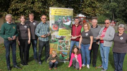 Bild: kro
Die Mitglieder der Regionalgruppe Süd der Züchtersparte, Vierter von links Bundesvorsitzender Dr. Martin Pestel aus Leipzig, links Regionalleiter Süd, Karl-Wolfgang Brunner aus Nittenau. Dritter von links der Zweite Vorsitzende des Kleintierzuchtvereins Waldsassen, Michael Lang.