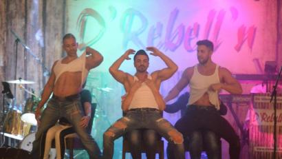 Bild: Andreas Brückmann
Erstmalig fand eine Männerstripshow im Rahmen des Damenabends auf der Amberger Dult statt. Die drei Herren aus Nürnberg sorgten bei den Damen für gute Stimmung.