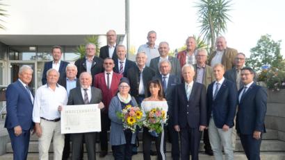 Bild: Andreas Brückmann
Die Verleihung der Goldenen Meisterbriefe der Handwerkskammer Niederbayern-Oberpfalz fand in diesem Jahr im ACC statt. 35 Handwerksmeister waren hierzu nach Amberg gekommen. 18 davon kommen aus Amberg und dem Landkreis Amberg-Sulzbach.