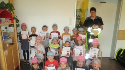 Bild: fvo
Die Teilnehmer der Erste Hilfe-Ausbildung in der Kita Waldthurn freuen sich über ihre Urkunden.