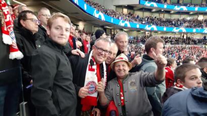 Bild: mr
Fußballfans aus der Oberpfalz feiern das Schützenfest in Tottenham. Der FC Bayern besiegte Tottenham Hotspur am zweiten Spieltag der Champions-League mit 7:2.