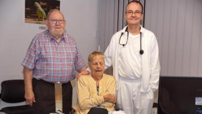 Bild: bkr
Dr. Klaus und Dr. Ingrid Kohlschmidt sowie Internisten Thorsten (von links).