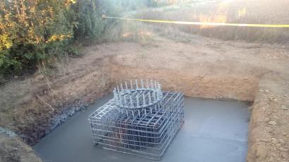 Bild: dob
Stromversorgung und die Fundamente für den Mobilfunkmasten sind einbetoniert. Wann der Masten des Mobilfunkbetreibers folgt, ist ungewiss.