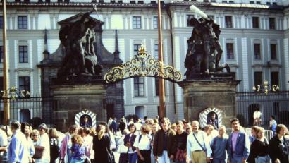 Bild: lg
Der Besuch der Prager Burg gehörte für die Oberviechtacher Schüler bereits 1991 zum festen Programm beim Partnerschaftsbesuch in der Goldenen Stadt. 30 Jahre ist es heuer her, dass diese Verbindung zustande kam.