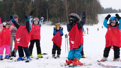 Archivbild: mab
Auch die kleinsten Wintersportler können den nahenden Winter kaum erwarten. Für die Verantwortlichen des Skiclubs ist die Organisation der Saison eine Mammutaufgabe, die aber unheimlich Freude bereitet.