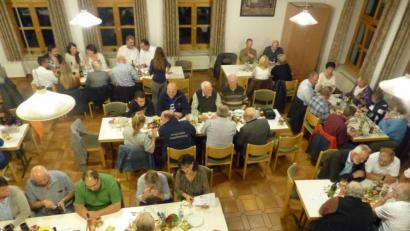 Bild: sl
Ins Pfarrheim lud der CSU/JU-Ortsverband zum Weinabend ein und der Besuch war diesmal enorm.