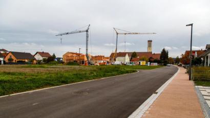 Bild: Hösamer
Die Libellenstraße in Ettmannsdorf ist nunmehr als Erschließungsstraße ausgebaut. Wie viel die Anlieger dafür bezahlen müssen, wird der Stadtrat entscheiden.
