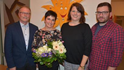 Bild: jr
Ihr 25-jähriges Dienstjubiläum im Konnersreuther Kinderhaus feierte Kinderpflegerin Kerstin Müller (Zweite von links). Dazu gratulierten Bürgermeister Max Bindl (links) sowie Kinderhausleiterin Imke Steinert und Elternbeiratsvorsitzender Philipp Schwan.