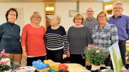 Bild: wlr
Glückliche Gewinnerinnen und ein zufriedenes Organisationsteam nach dem vierten Frauenpreisschafkopf der Frauen-Union Etzenricht.